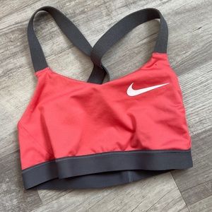 Kids girls nike sports bra (slightly worn but good condition) size xs